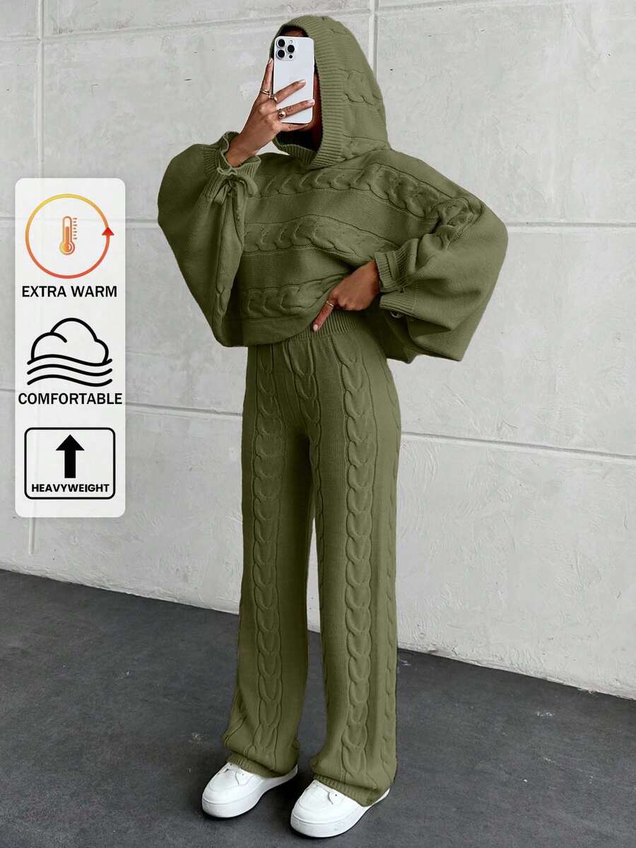 Lässiger 2-teiliger Koordinationsanzug aus Zopfstrick mit Kapuze und Zopfstrick-Sweathose