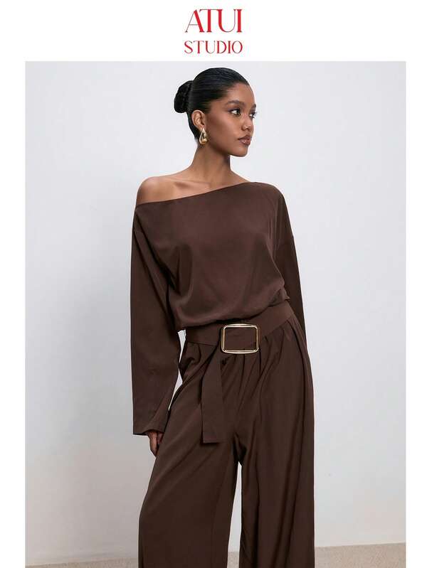 ATUI Studio Minimalistisches, locker geschnittenes Top mit schräger Schulter und langem Ärmel sowie gerade geschnittene Hose als Set