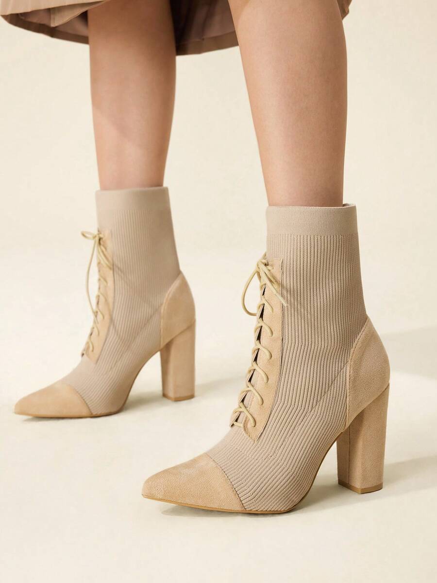 CUCCOO BASICS 尖头粗跟杏色弹力时尚中筒靴，优雅通勤、郊游、聚会之选 - 杏色 - 查看 1