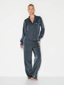 KIZN Set de pijama luxos cu cămașă și pantaloni lungi din satin, pentru o lenjerie de pat confortabilă.