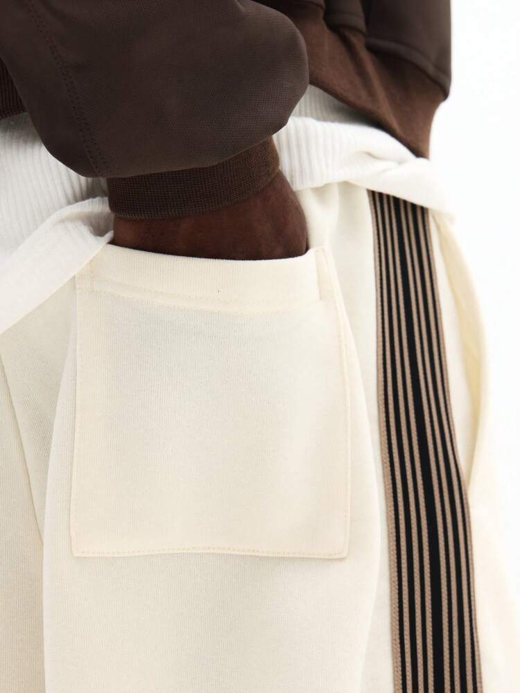 Pantaloni della tuta con cavallo basso e nastro laterale