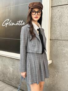 少女格子西装两件套：时尚前卫的短款单扣西装外套搭配百褶迷你裙，采用复古格纹图案和个性十足的侧边搭扣设计。这套服装是打造时尚秋冬造型的理想之选，无论是休闲外出、学校活动还是半正式聚会，都能轻松驾驭，为追求时尚的少女展现出学院风与现代气息的完美融合。 - 黑色 - 查看 3