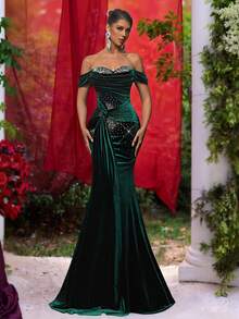 Glamrae 优雅的绿色天鹅绒露肩褶皱领口水钻装饰扭腰垂坠美人鱼礼服，适合所有正式场合、婚礼、庆典和晚会 - 綠色 - 查看 3