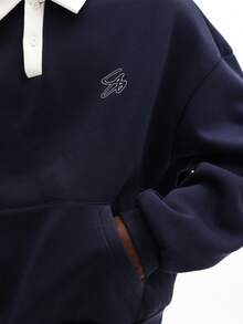 SUMWON 宽松版型 Polo 衫，撞色领口和中央口袋，休闲橄榄球风格长袖纯色款 - 藍色 - 查看 5