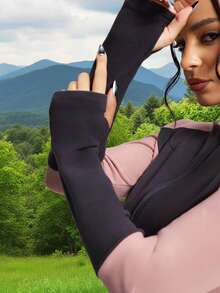 Innovista Veste de cyclisme zippée à manches longues en polaire avec blocs de couleurs pour femmes - Une veste de fitness avec des détails élégants de blocs de couleurs et une coupe ajustée. Un Top de sport zippé chaud avec une doublure douce et des panneaux de maille respirants. Tissu stretch, léger et absorbant la transpiration, parfait pour l'automne et l'hiver. Vêtement de sport Top de gamme pour le yoga, le Pilates, la course, le cyclisme, l'entraînement par intervalles à haute intensité et les séances de gym. Chic utilitaire, superposition d'hiver confortable - Gris foncé - Voir 3
