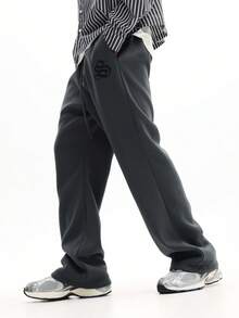 SUMWON 男士休闲喇叭运动裤，饰有压纹品牌标识，宽松版型，休闲居家服，抽绳腰带，冬季舒适裤装，纯色 - 深灰色 - 查看 2