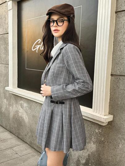 SHEIN Teen Girls' Plaid Blazer Two Pieces Set: Fashion-Forward Cropped Single-Button Jacket Paired With A Pleated Mini Skirt, Featuring A Retro Checkered Pattern And Edgy Side Buckle Detail. This Ensemble Is Ideal For Creating Stylish Autumn/Winter Looks, Perfect For Casual Outings, School Events, Or Semi-Formal Gatherings, Exuding A Preppy Vibe With A Modern Twist For The Fashion-Conscious Teen.
