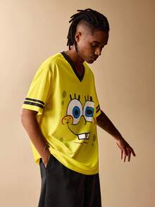 SpongeBob SquarePants | SHEIN 男士休闲V领短袖T恤，撞色滚边卡通图案，夏季款 - 黃色 - 查看 4