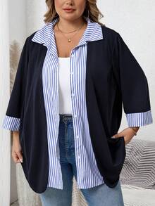SHEIN CURVE+ Áo kiểu nữ cỡ lớn tay lửng in họa tiết sọc phối màu, dáng rộng, màu xanh navy, áo sơ mi sọc xanh navy, áo cardigan xanh navy, áo công sở nữ, áo kiểu học sinh, trang phục thu đông, đồ đi học, áo nữ giáo viên, phong cách đồng quê. - Nhiều màu - Xem 5