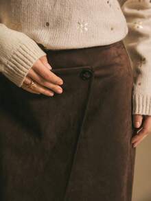 Poéselle 女士仿麂皮裹身中长裙，前开衩设计 – 棕色不对称纽扣细节裙，打造时尚秋冬造型。仿麂皮裹身中长裙，棕色中长裙，不对称设计，前开衩，秋冬裙装，舒适时尚，中性色调，适合女士日常休闲通勤、西部牛仔度假风。麂皮裹身纽扣开衩裙，棕色裙摆，新年女士冬季必备单品。 - 棕色 - 查看 1