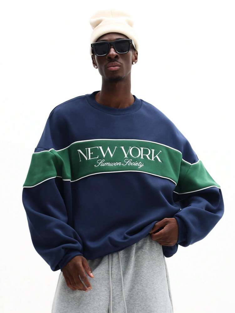 Bluza z blokami kolorów i nadrukiem na klatce piersiowej