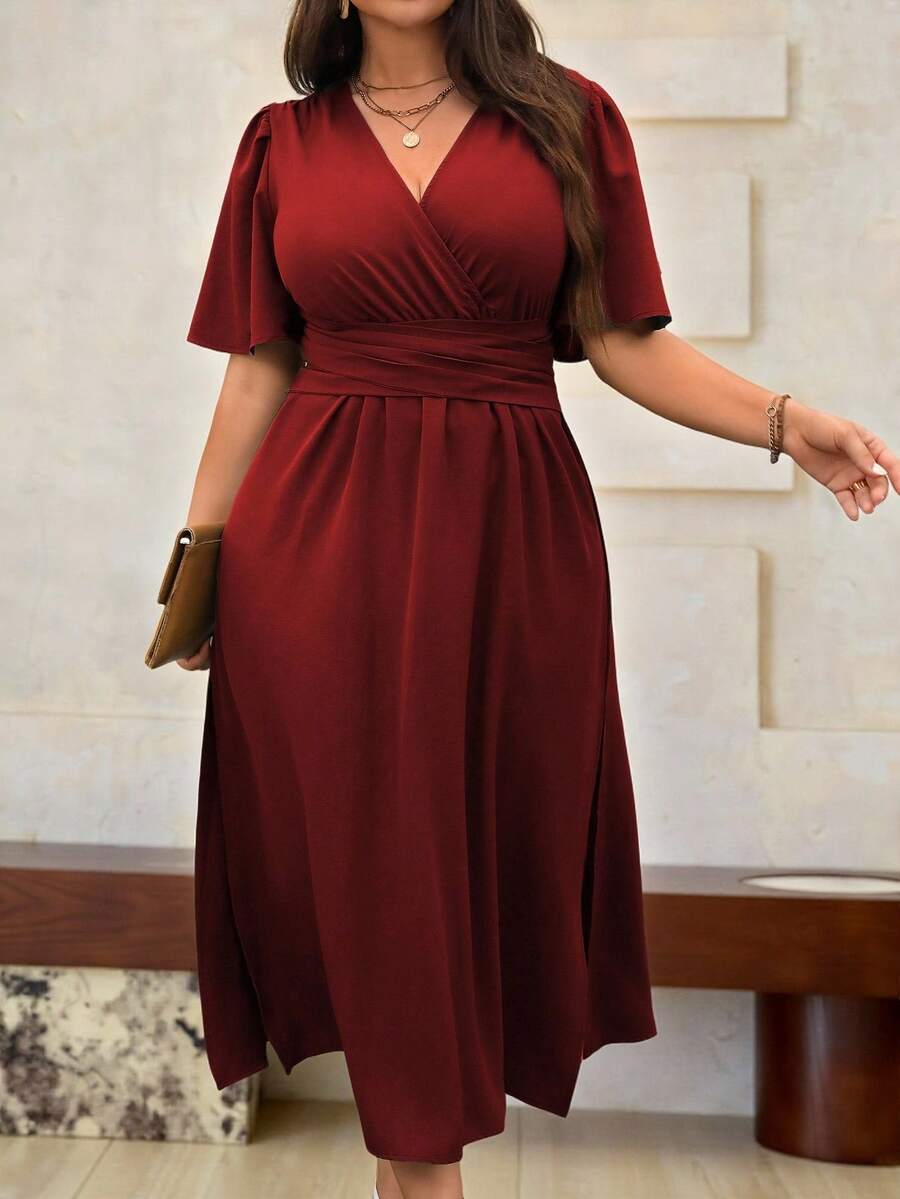 SHEIN Unity 加大码V领交叉裹身高开衩短袖连衣裙，圣诞节酒红色长款女装