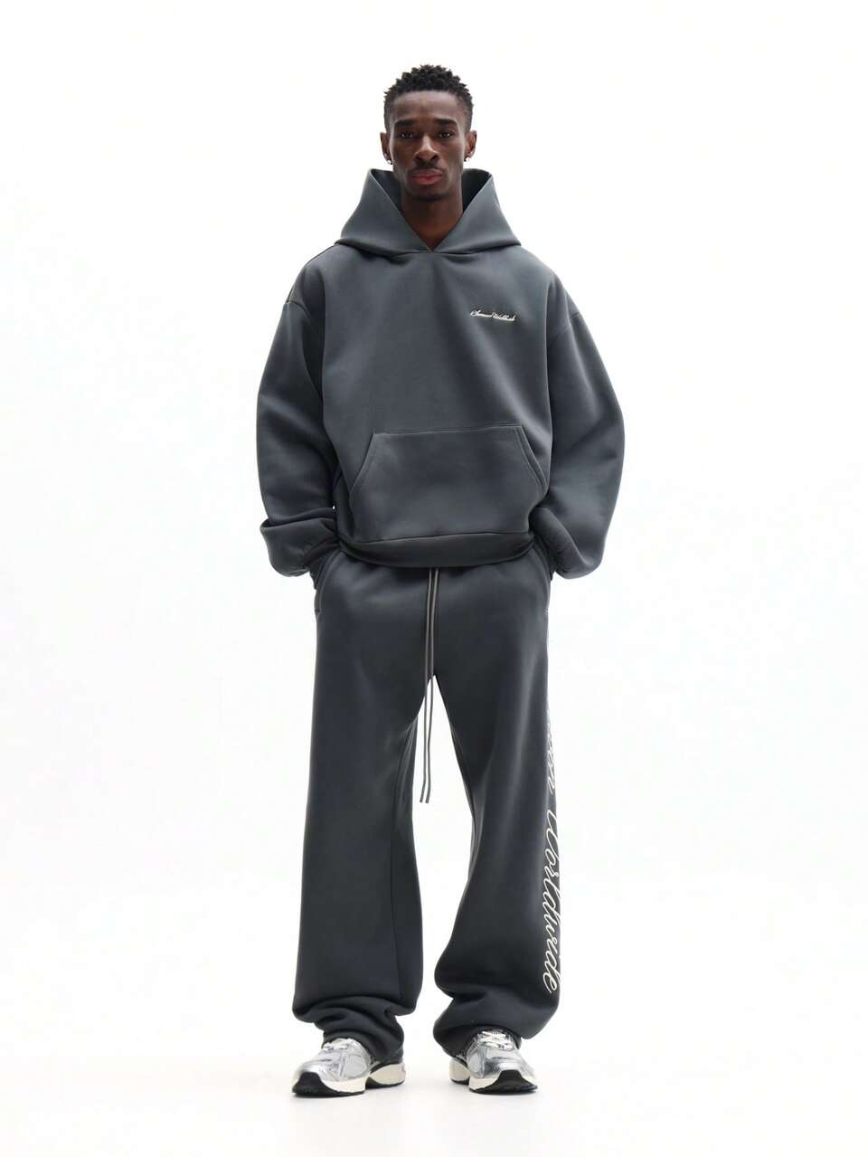 Set coordinato con felpa oversize e pantaloni della tuta