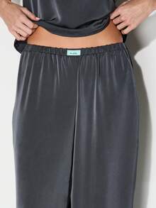 KIZN 女士缎面吊带背心和阔腿裤家居服套装 - 丝滑两件套睡衣 - 灰色 - 查看 3