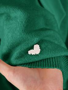 CosyJoli Áo len chui đầu hở lưng cổ chữ V họa tiết trái tim màu be cỡ lớn thường ngày - màu xanh lá - Xem 7