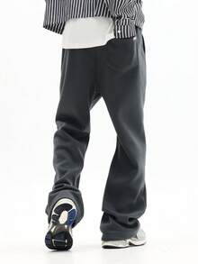 SUMWON 男士休闲喇叭运动裤，饰有压纹品牌标识，宽松版型，休闲居家服，抽绳腰带，冬季舒适裤装，纯色 - 深灰色 - 查看 3