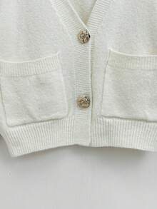 Franclia 白色金属纽扣时尚复古优雅百搭商务休闲度假长袖V领宽松女针织开衫，适合春秋冬 - 白色 - 查看 5