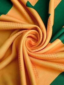 ROMWE MEN Prep 男士插肩袖圆领休闲创意人像图案百搭夏季足球印花短袖T恤 - 黃色 - 查看 7