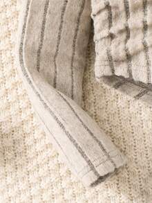 SHEIN Áo thun dài tay cổ lọ màu trơn cho bé gái, áo thun dệt kim gân cổ bẻ đơn giản màu trơn cho bé gái, thích hợp mặc thường ngày & mặc hàng ngày ở trường vào mùa thu & đông, phối đồ cho mẹ và bé. Màu đỏ cho Giáng sinh. - Màu be - Xem 4