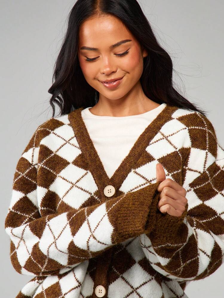 MISSGUIDED Cardigan surdimensionné en tricot moelleux à motif losangé argyle avec boutons, vêtement d'extérieur douillet pour l'automne et l'hiver