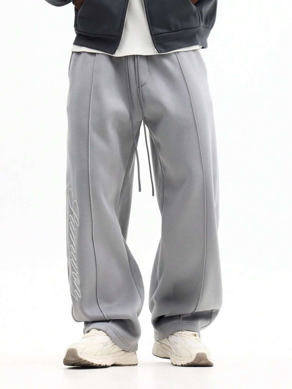 Jogginghose mit Ton-in-Ton-Stickerei
