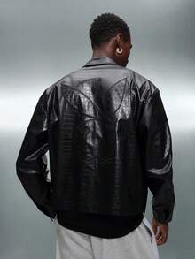 PLAYBOY X SUMWON Áo sơ mi cài nút họa tiết da rắn cá sấu dáng croptop tay dài có cổ, hoàn thiện bằng da PU - màu đen - Xem 5