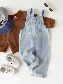 SHEIN Baby Girls Autumn Light Blue And Coffee Contrast Casual Style Sweatshirt And Overall Pants Set 2-Piece, Metal Snap Button Detail, Solid Color Element, Loose Straight Fit, Suitable For Outings, Home Leisure And Daily Wear - Light Wash - View 1