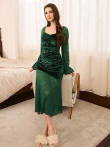 Moireta Rose Velvet & Lace Patchwork Elegant French Style Flared Sleeve Waist Cinched Women Nightgown, For Fall & Winter - Dark Green - View 6