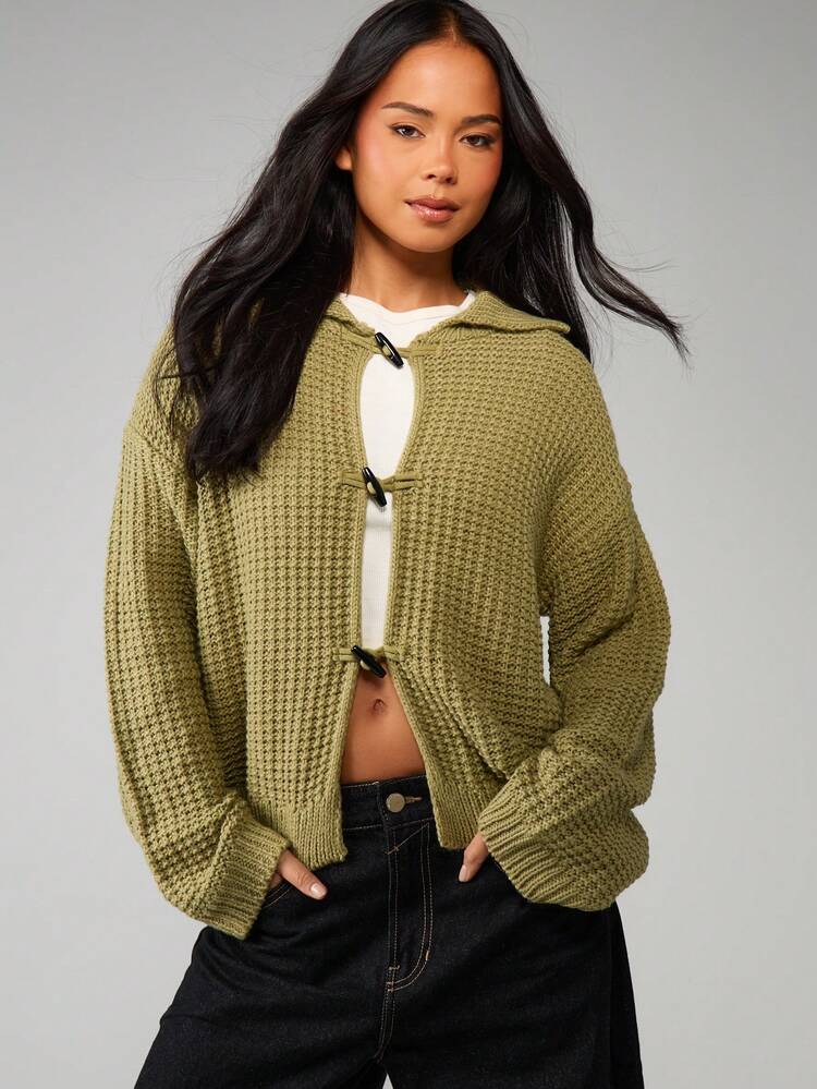 MISSGUIDED カジュアルな秋冬のレイヤリングに最適なリラックスフィットのニットカーディガン トグル留め