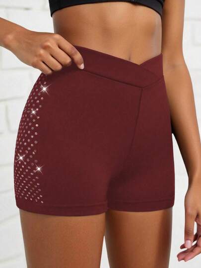 SHEIN Pantalones cortos de activewear para niñas preadolescentes, ajuste delgado color borgoña, con decoración láser de lentejuelas en los lados, versátil y casual, adecuado para la playa, vacaciones, gimnasia