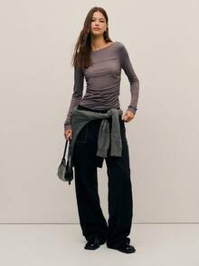 Nöista Grå långärmad blus med smickrande rynkad midja, ett elegant och sofistikerat alternativ för kvinnors vårlovsoutfits, perfekt för polerade utekvällar, festliga födelsedagsoutfits för kvinnor, klädstyling och raffinerad alla hjärtans dag. - Aprikos - Visa 6