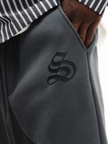 SUMWON 男士休闲喇叭运动裤，饰有压纹品牌标识，宽松版型，休闲居家服，抽绳腰带，冬季舒适裤装，纯色 - 深灰色 - 查看 6