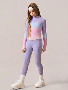 SHEIN 少女服装 一款充满活力的两件套运动套装，专为少女设计，包括一件长袖半开襟拉链上衣，饰有动感的渐变色印花，以及一条时尚的高腰瑜伽裤，采用专业级四向弹力面料制成，具有卓越的灵活性，使其成为普拉提、健身房锻炼和全年休闲户外穿着的多功能选择。 - 彩色 - 查看 4