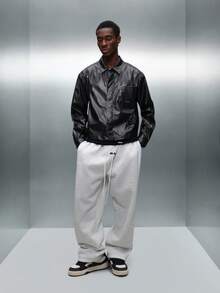 PLAYBOY X SUMWON Áo sơ mi cài nút họa tiết da rắn cá sấu dáng croptop tay dài có cổ, hoàn thiện bằng da PU - màu đen - Xem 6