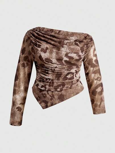 Blusa de mujer de talla grande con estampado de leopardo vintage, hombro asimétrico y bajo asimétrico