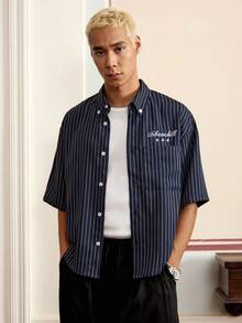 SWAVVY Áo sơ mi nam tay ngắn họa tiết sọc xanh trắng, rộng rãi, kích thước tiêu chuẩn, thêu hoa, chữ tiếng Anh - Màu xanh lam - Xem 6