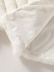 SHEIN 少女休闲时尚毛绒外套，饰有蝴蝶结，宽松版型，舒适透气，适合秋冬季节穿着，可用于日常、派对、拍照等场合。