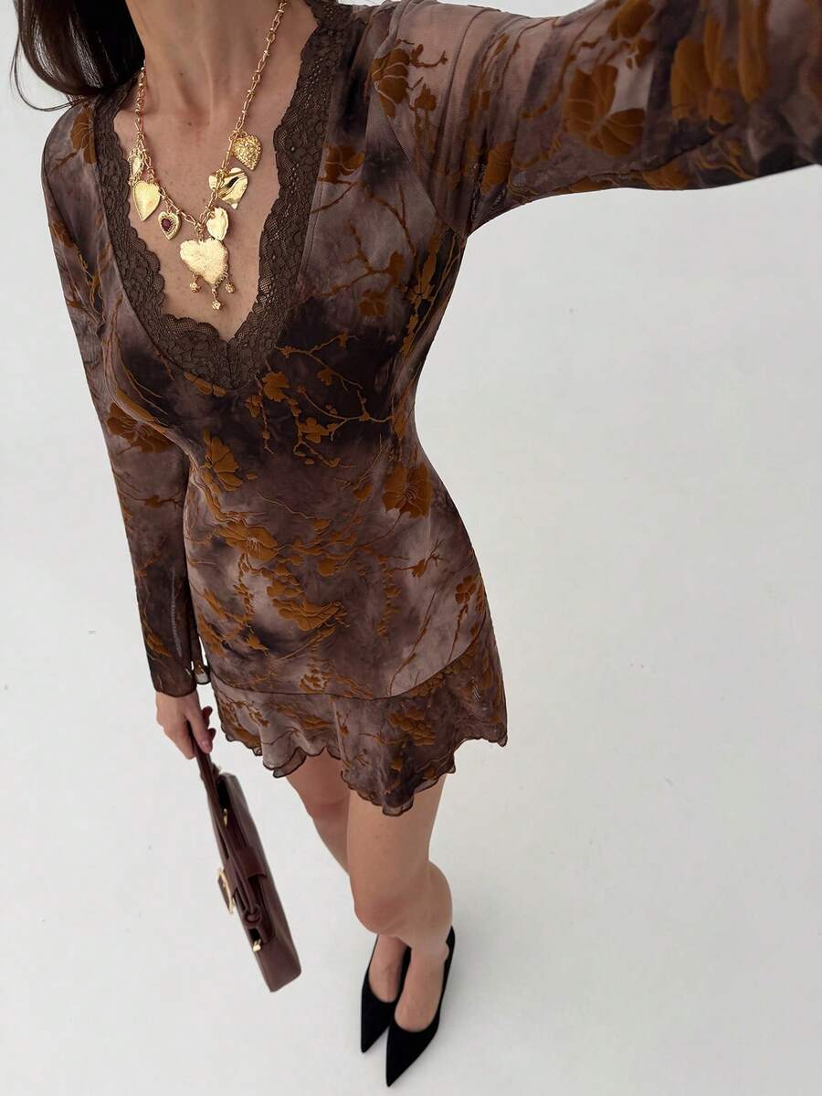 Aloruh Vestido mini de manga larga con estampado minimalista casual y parches de encaje para mujer