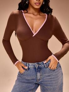 Radiana 女士性感休闲舒适棕色罗纹长袖连体衣，撞色粉棕拼接上衣，低领长袖设计，弹力罗纹针织面料，贴身显瘦，秋冬季打底衫，适合日常穿着、购物、外出、居家、运动、上学、工作、通勤等场合。 - 棕色 - 查看 7