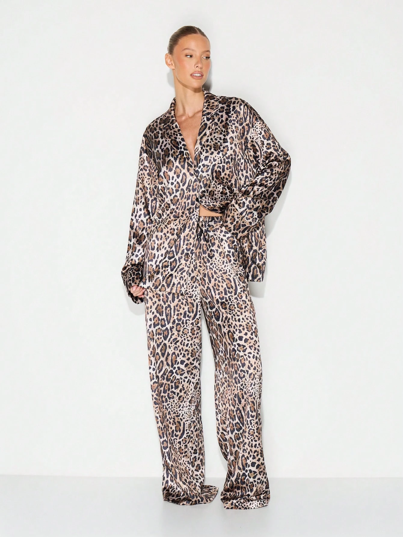 KIZN 새틴 레오파드 프린트 파자마 세트