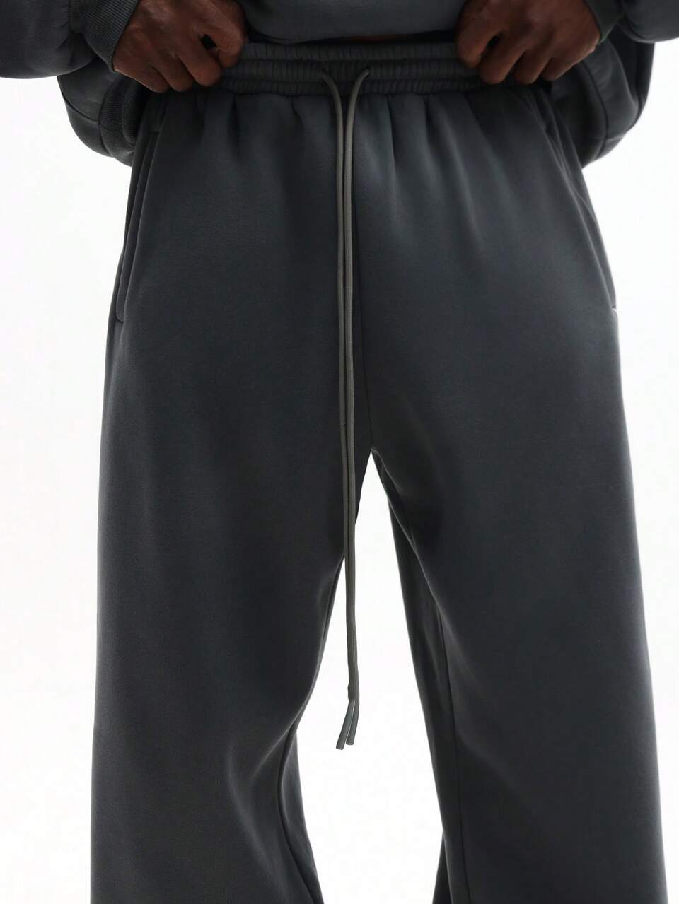 Set coordinato con felpa oversize e pantaloni della tuta
