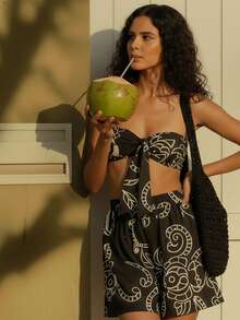 CAJUNI Women's Floral Print Twist Front Sleeveless Crop Top, Vacation Outfits Woman, Cut Out Bandeau Top - Black - View 3