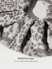 GLOWMODE FeatherFit™ Studio Swirl 柔软弹力吸汗超大反光Logo发圈，适合健身房锻炼、瑜伽、日常运动穿着 - 深灰色 - 查看 4
