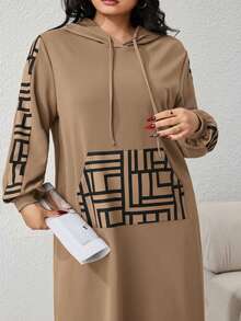 Veilorie Váy nỉ trùm đầu tay dài họa tiết hình học cỡ lớn cho nữ - Màu Khaki - Xem 2