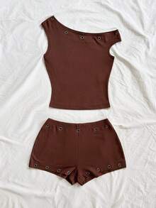 SHEIN x Eduarda Gutierrez Soleia 女士春夏度假两件套：红白条纹针织不对称露肩短款上衣和超低腰紧身短裤，适合派对、圣诞节、情人节、约会、海滩、邮轮、嘉年华、复活节、中国新年等场合。 - 棕色 - 查看 4