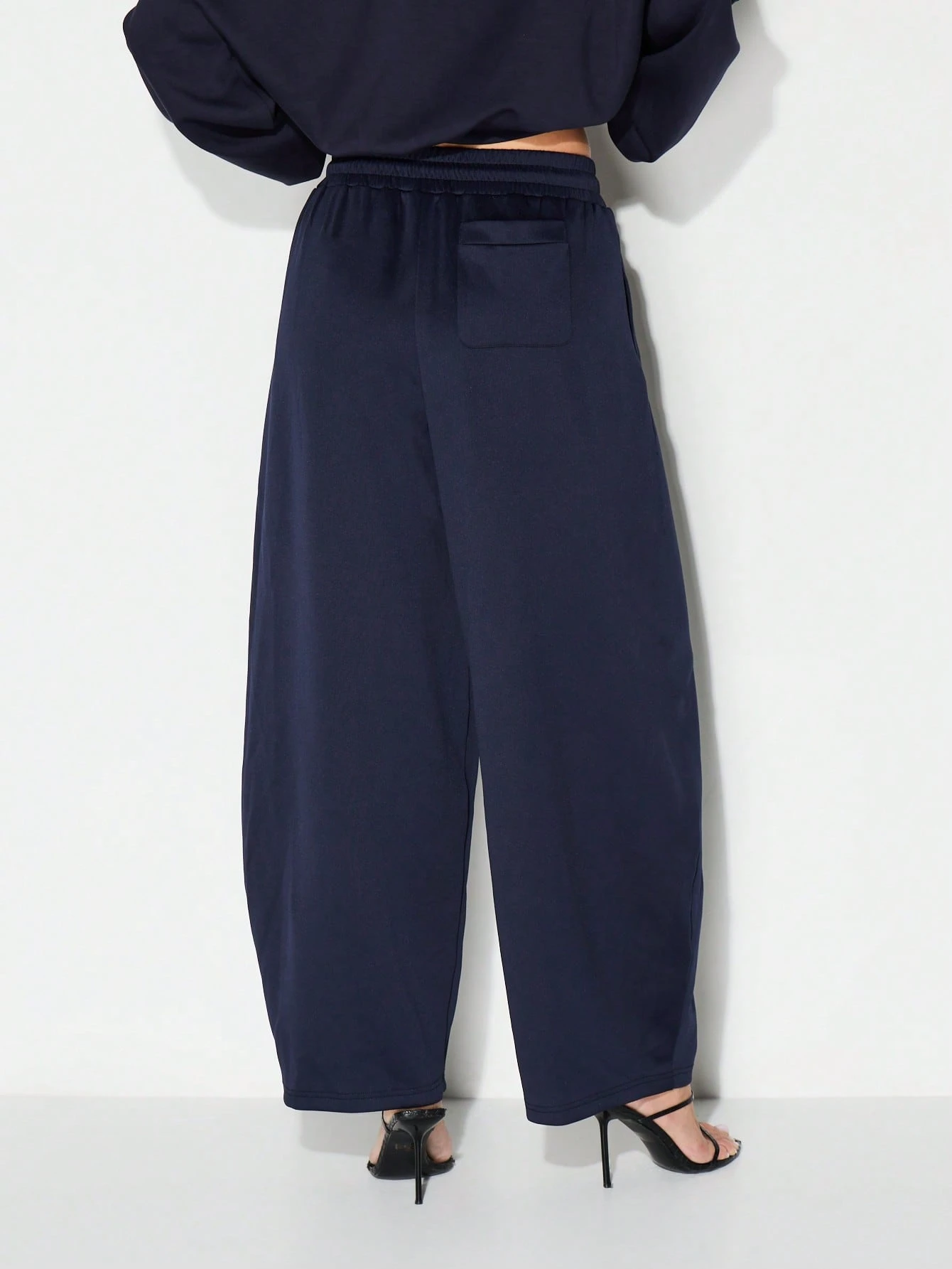 KIZN 사이드 포켓이 있는 와이드 레그 드로스트링 스웨트팬츠