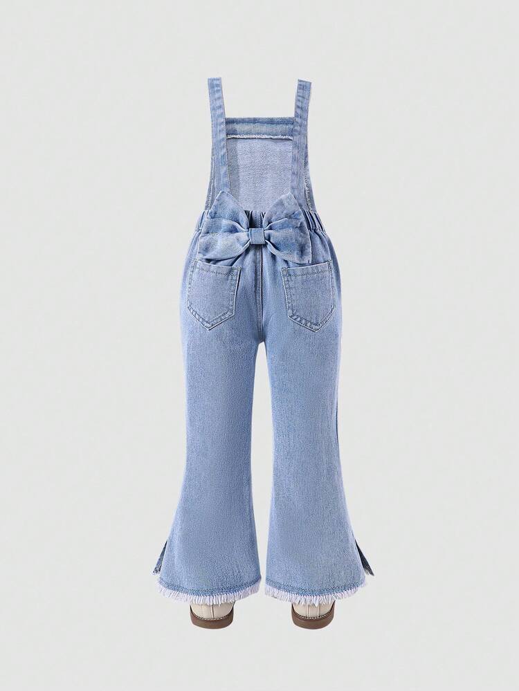 女童牛仔背带裤，甜美可爱休闲学院风度假装推荐，浅蓝色水洗牛仔，磨边下摆+开衩设计，后背超大蝴蝶结，活泼俏皮，修身廓形，舒适贴身，可调节肩带，方便穿着，适合外出、约会、海滩度假、派对、返校，一年四季百搭单品 - 淺色水洗藍 - 查看 2
