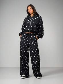 Missguided x Playboy Conjunto de sudadera con capucha y pantalón de chándal con estampado de conejitos con lunares, con cremallera delantera y cordón ajustable - Blanco y Negro - Ver 1