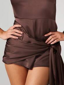 MISSGUIDED Bộ đồ liền thân bằng vải satin có dây buộc và thiết kế xếp nếp cho tiệc tối - màu nâu - Xem 5