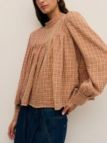 Nöista 这款格子衬衫采用优雅的高领设计、蓬松的袖子和宽松的廓形，为女性春假提供了一个别致而精致的选择，非常适合打造精致的日常造型、优雅的派对装扮、节日生日装扮以及高雅的外出活动日。 - 橘色 - 查看 4